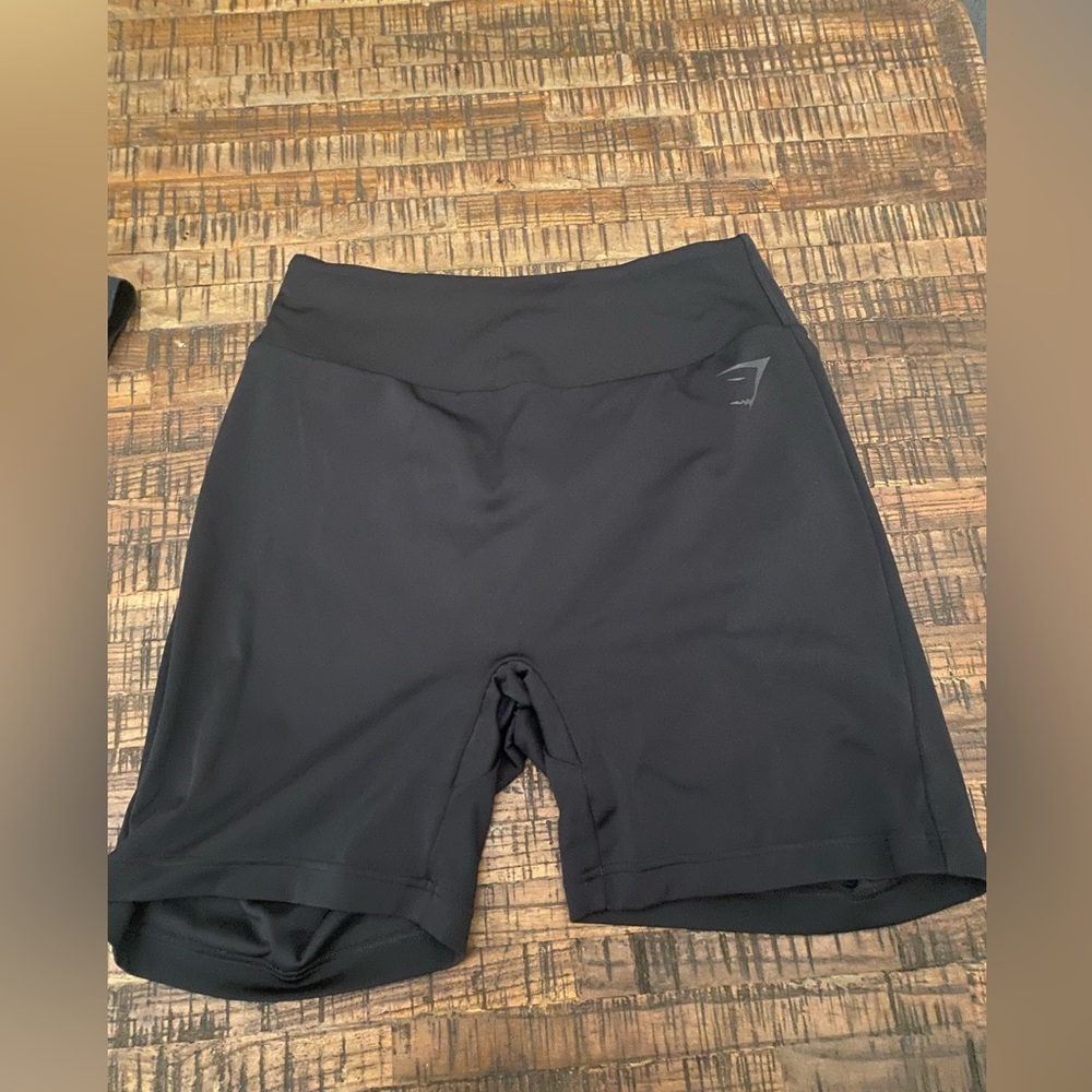 Gymshark medium black workout shorts! So cute